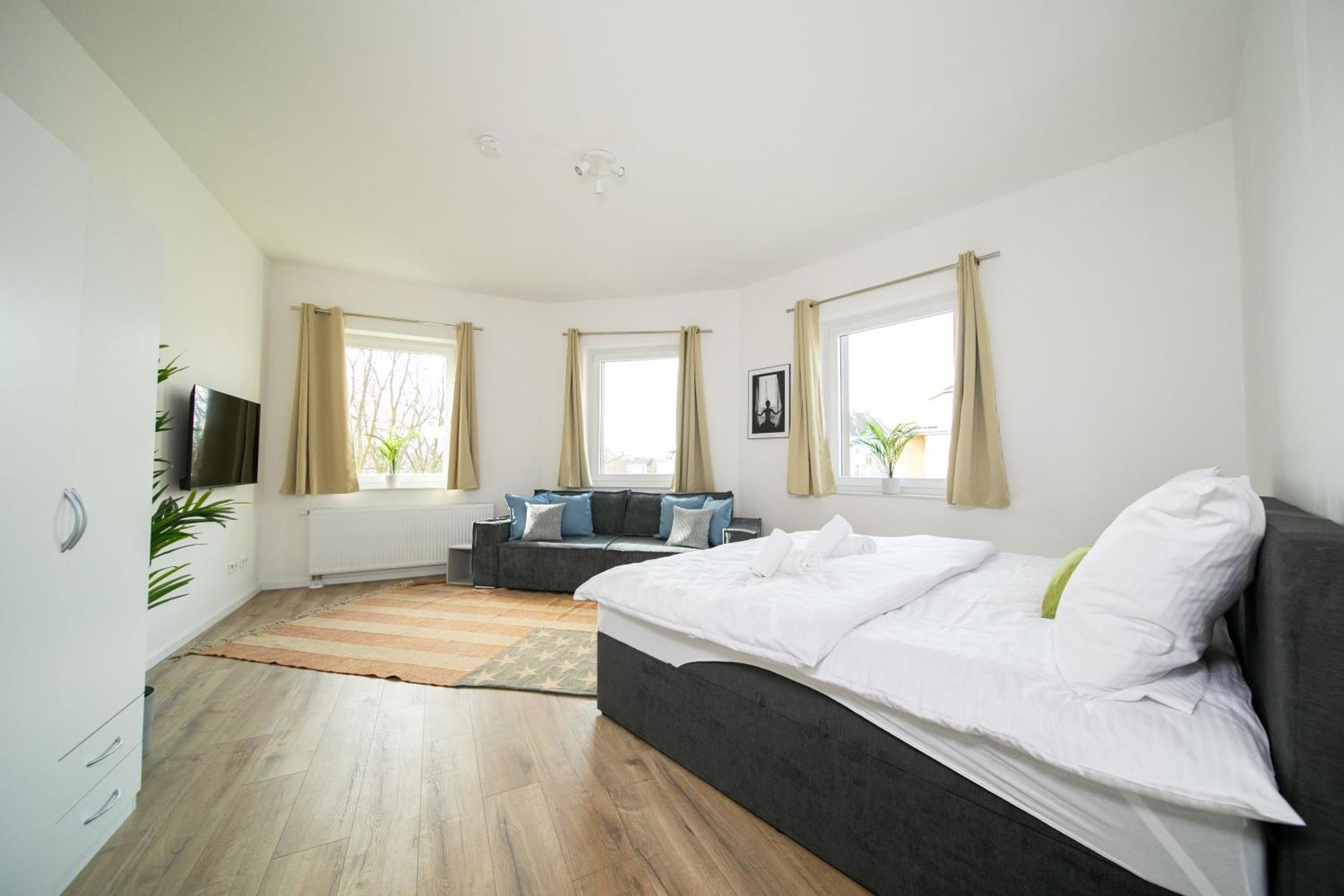 Deluxe - 1 & 2 Bedroom - Zentral - 10 Min Messe Apartment *