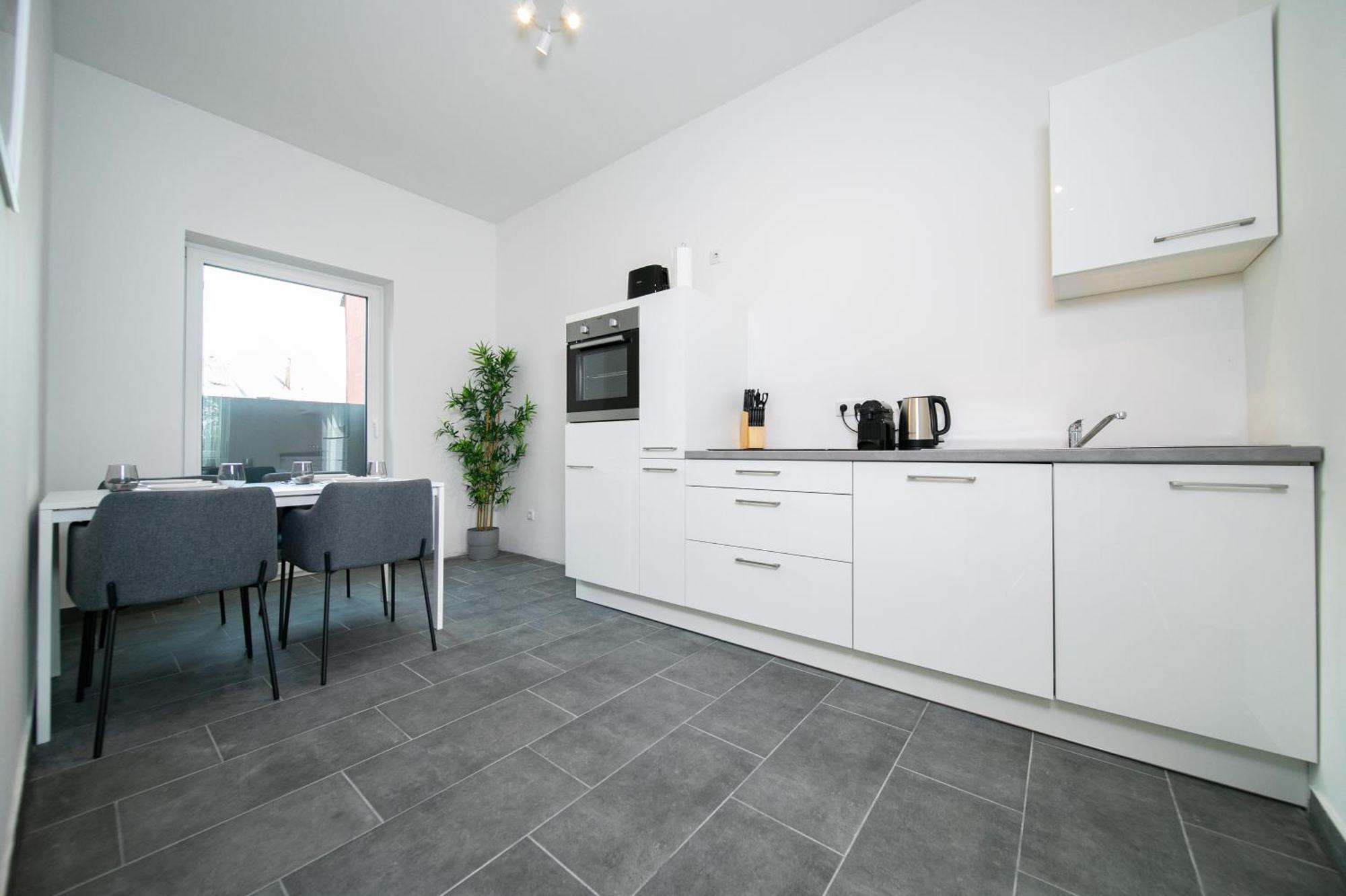 Apartment Deluxe - 1 & 2 Bedroom - Zentral - 10 Min Messe