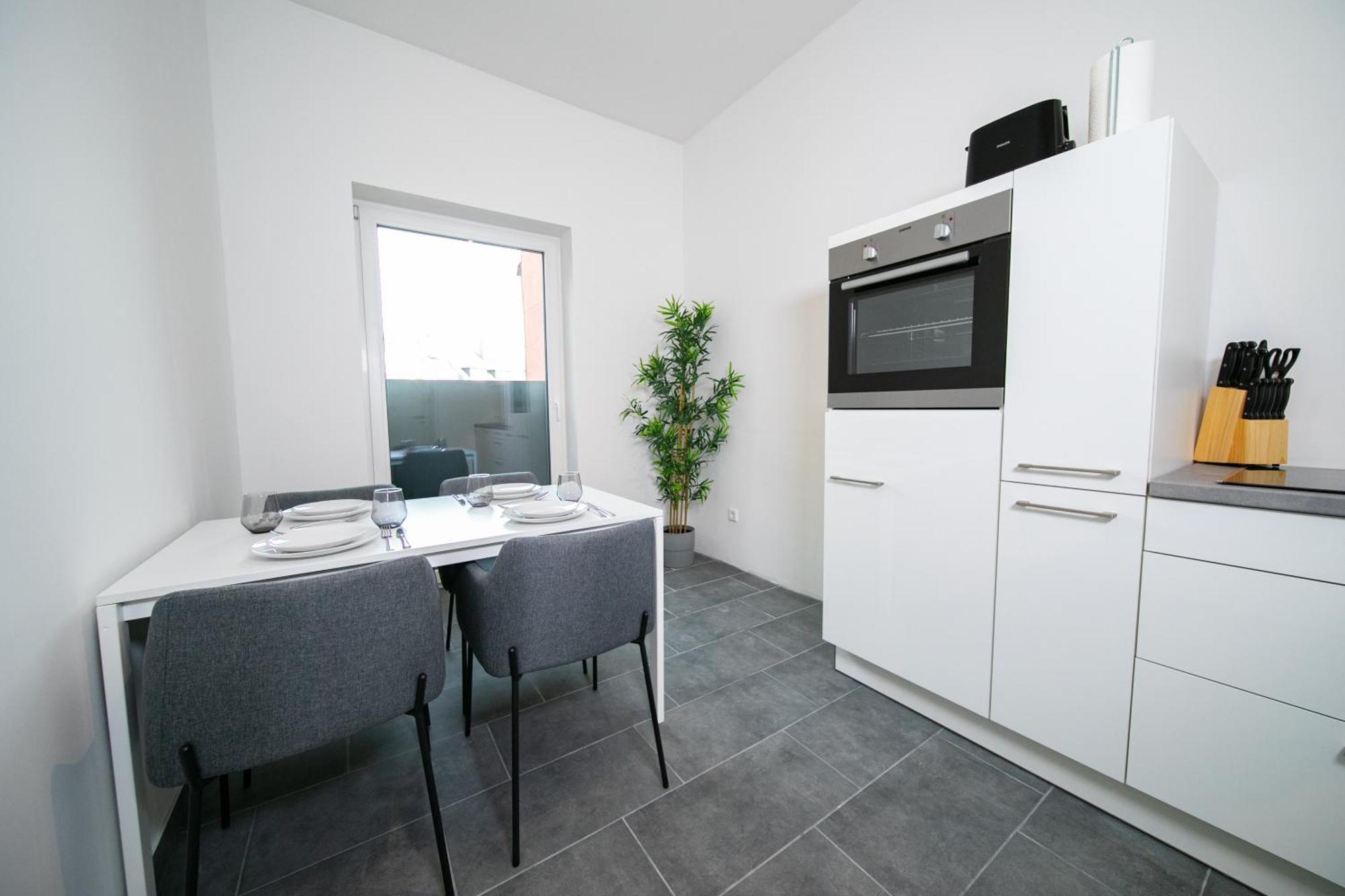Deluxe - 1 & 2 Bedroom - Zentral - 10 Min Messe Apartment *